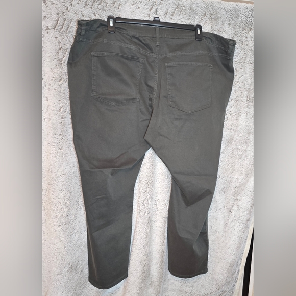 ♨️♨️Universal Thread - Size 26WR. Dark Green Straight Leg Pants Hardly worn - Picture 5 of 9
